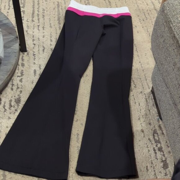 Lululemon reversible Groove Pant (Reg) Black / White / Raspberry / solid blk EUC - Picture 10 of 12